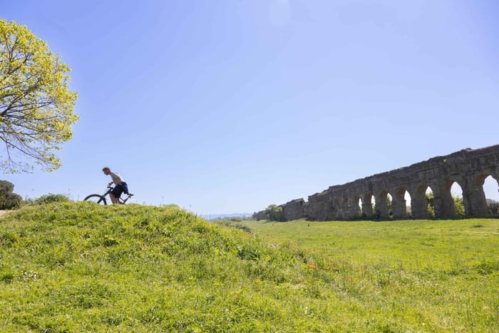 Roma: tour in e-bike di via Appia e acquedotti (catacombe e cibo)