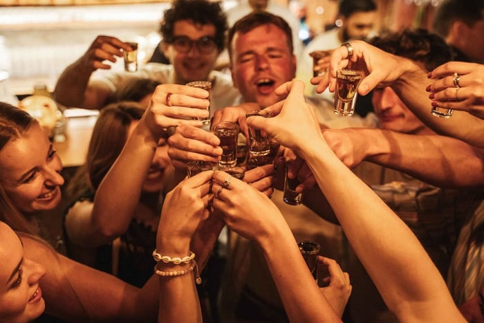 Rome: Nightlife Tour & Guided Bar Crawl with Games & Karaoke