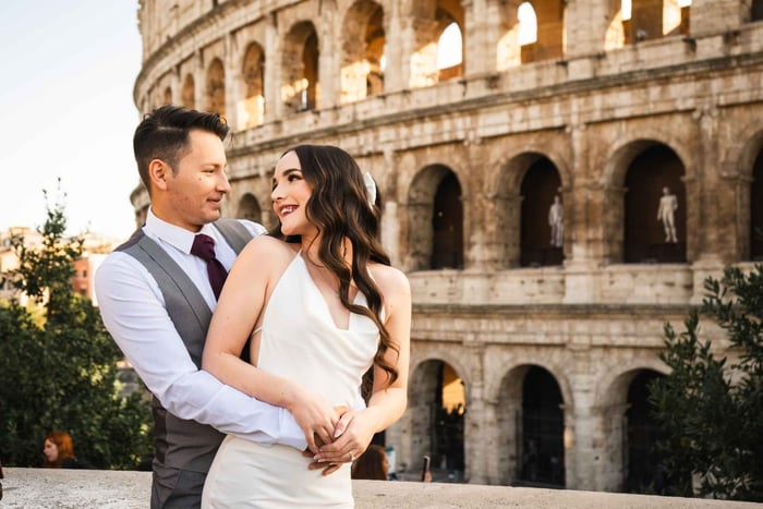 Rome: Personalized Photoshoot outside the Colosseum