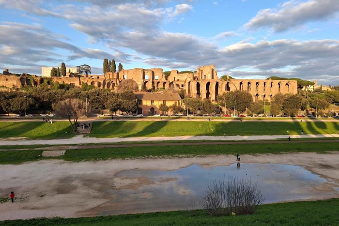 Roma: tour privato da Civitavecchia, segreti e cibo