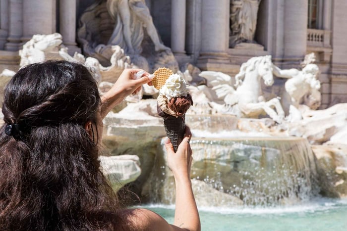Rome: Trevi Fountain District Underground Tour and Ice Cream