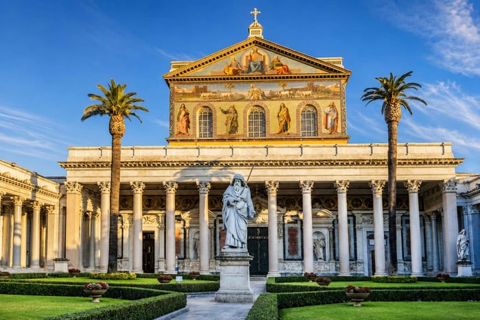 St. Paul's Footsteps in Private Tour with Van & Guide