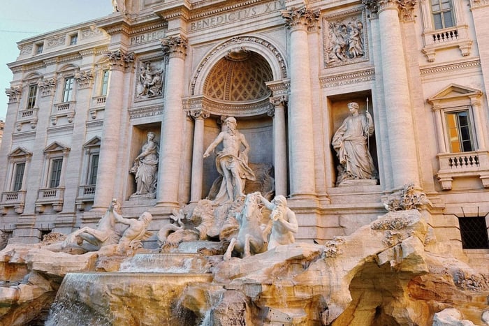 Fontana di Trevi: tour per gruppi piccoli con biglietti d'ingresso