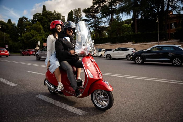 Vespa Tour with Photoshoot and Tiramisu Experience