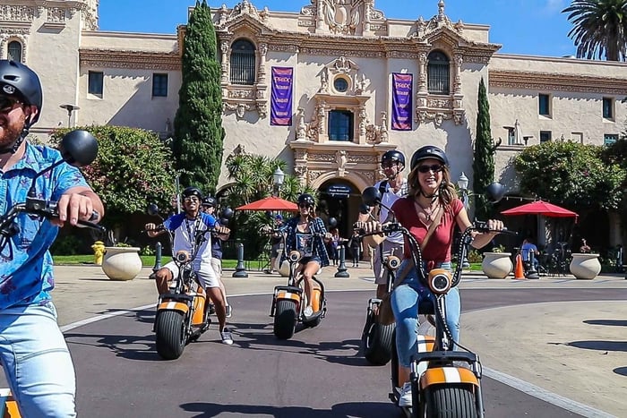 San Diego: Downtown and Gaslamp Loop Scooter Tour
