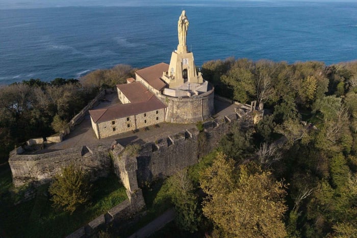 Nature & Ramparts: Off-the-Beaten-Path San Sebastián