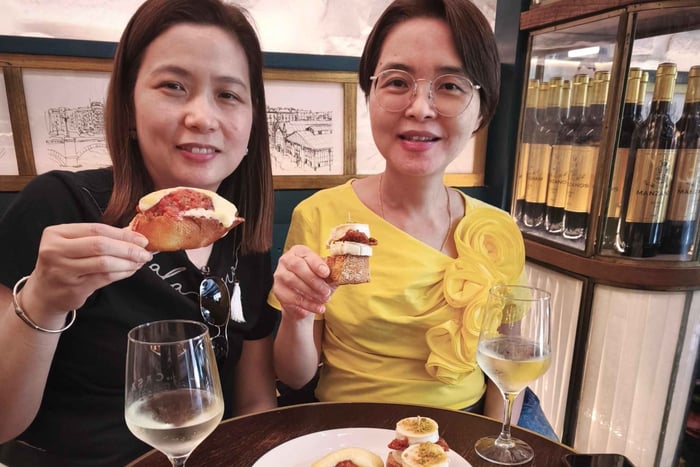 サン・セバスティアン：旧市街で楽しむピンチョスとワインのツアー