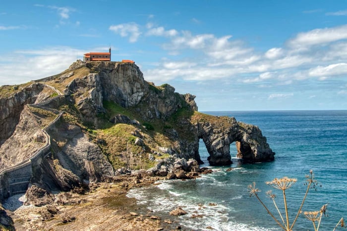 Bilbao: Gaztelugatxe, Bermeo, Mundaka, Gernika, & Wein Tour