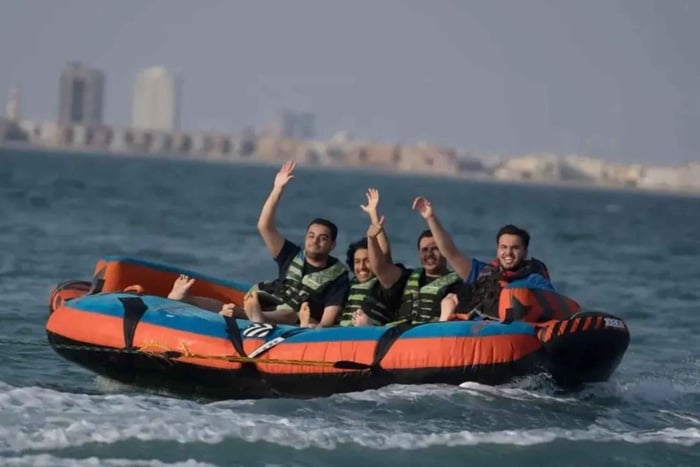Al Khobar: l'avventura in donut sul mare
