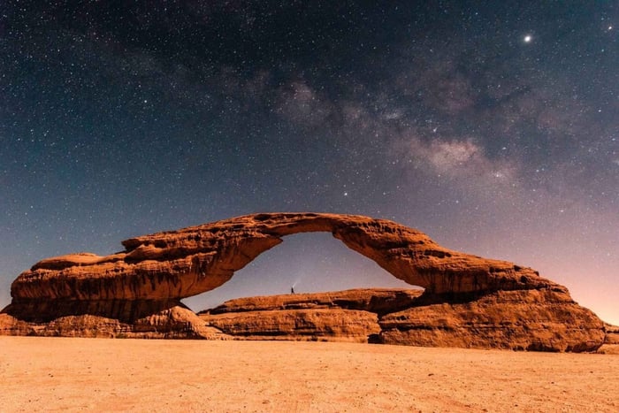 AlUla: Mount Al-Qaws & Al-Gharameel Guided 4x4 Tour