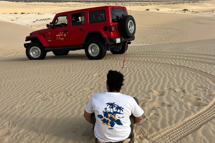Dammam: safari privato 4x4 nel deserto con sandboarding