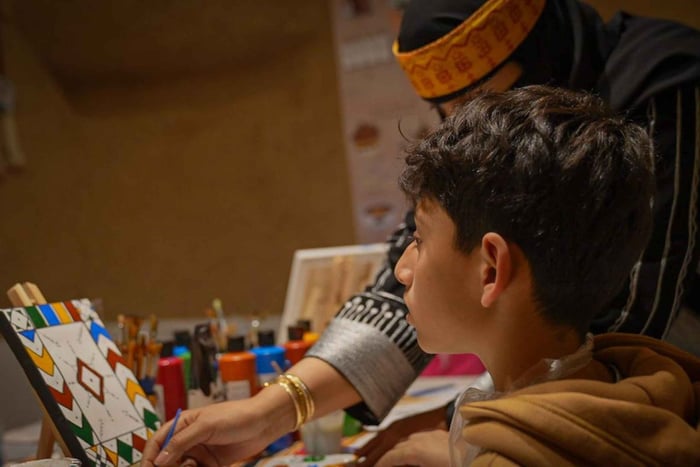 Diriyah: Asiri Art Workshop with a Local Artist