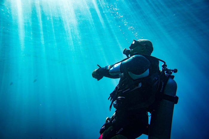Da Gedda: Escursione in barca e immersioni per subacquei certificati