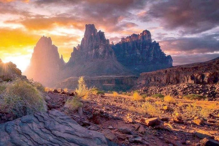 Vanuit Tabuk: tour Al Shaq Grand Canyon en Wadi Al Disah