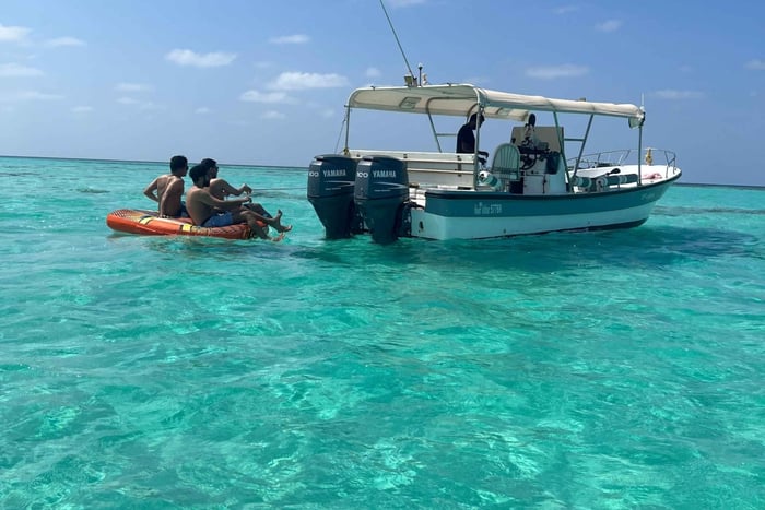 Jeddah: Bayada Island Boat Trip with Donut Ride