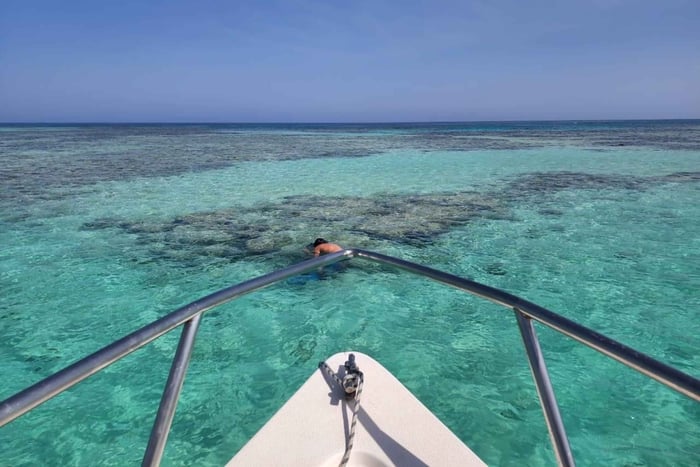 Jeddah: Passeio de barco de lazer em Bayada com snorkeling