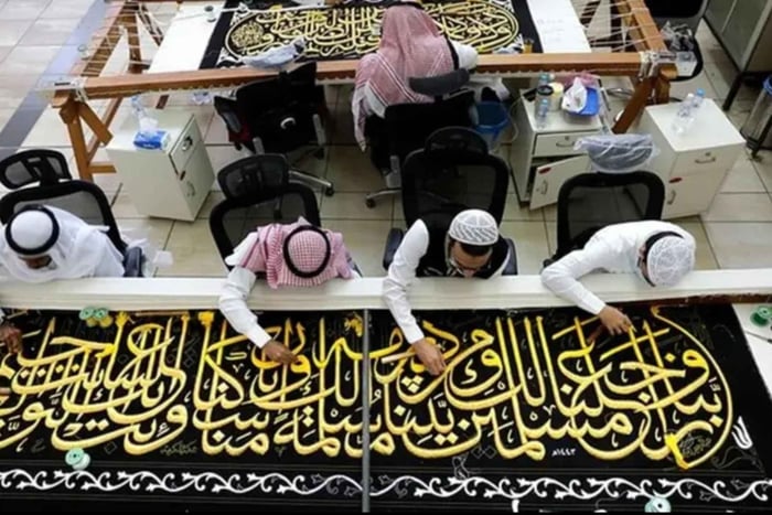 Tour por la fábrica de la cubierta de la Kaaba y la arquitectura de las Dos Mezquitas Sagradas