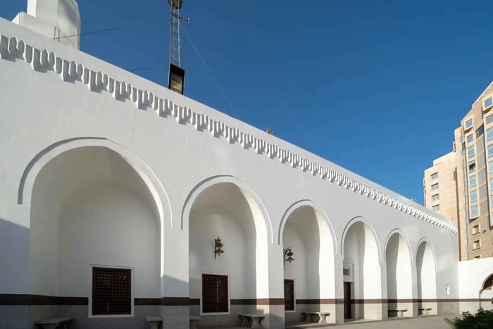 Madinah: Guided City Tour with Landmarks-local experience