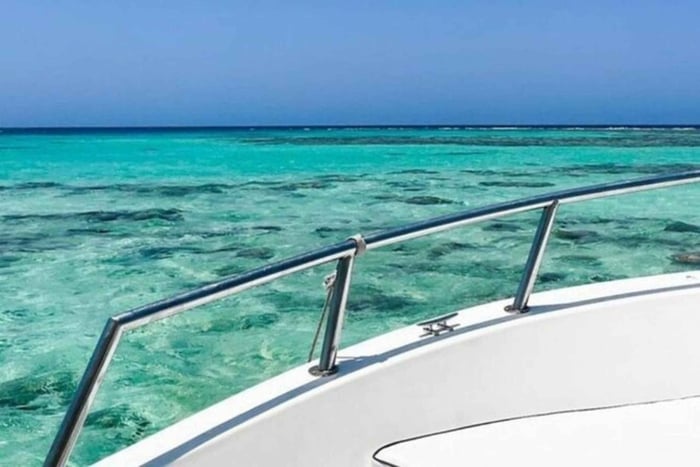 Fuga sul Mar Rosso: esperienza in barca premium a Bayada Island