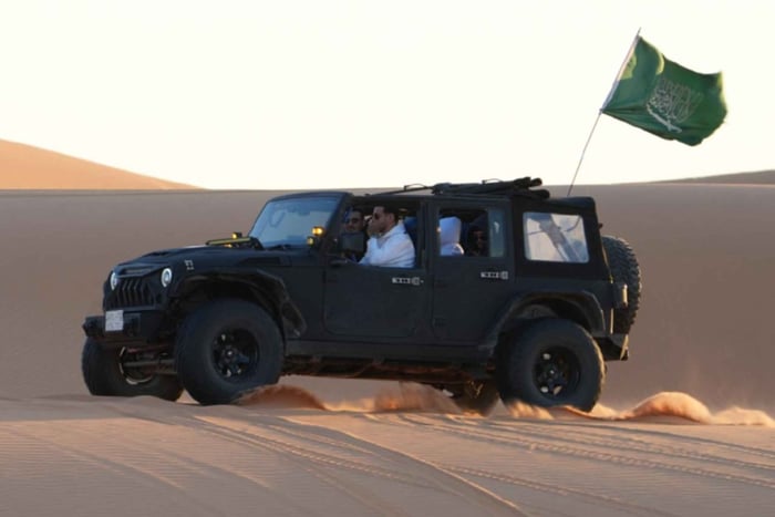 Riyadh: Desert Dune Bashing and Sandboarding Tour