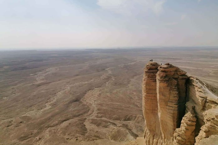 Riyadh: tour di Edge of the World con cena in un campeggio
