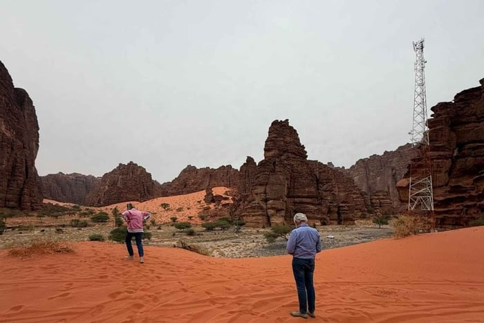 Tabuk: Wadi Al Disah Day Trip with Vintage Car Ride
