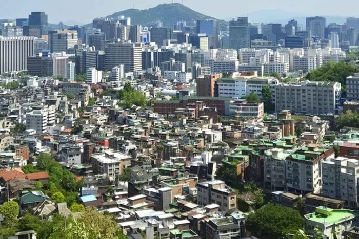 Buam-dong Guided Tour with Museum Entry & Food Stop