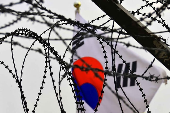 Seul: strefa zdemilitaryzowana, spotkanie z północnokoreańskim uciekinierem i odbiór z hotelu