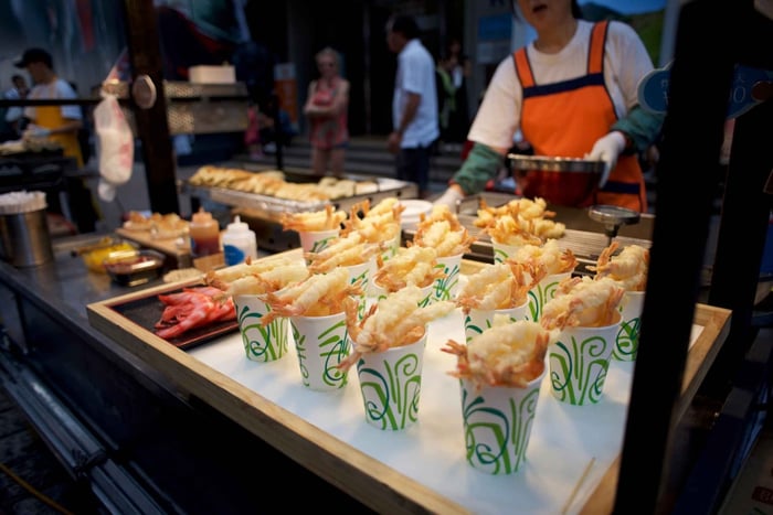 Food Tour with 11+ Tastings in the Heart of City