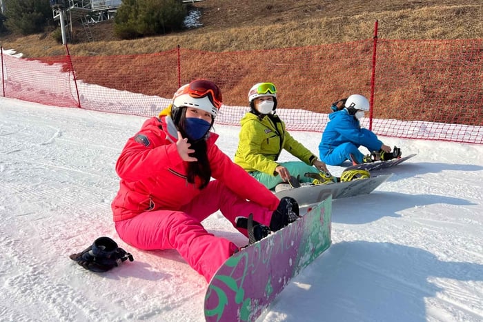 From Seoul - Jisan Forest Resort Ski Full-Day Tour or Shuttle