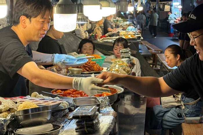 Seul: Excursão Gastronômica pelo Mercado de Gwangjang e Etiqueta de Bebidas