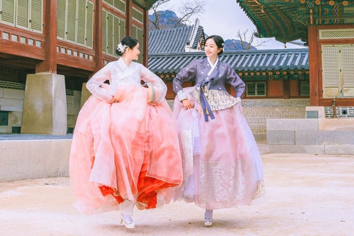 Gyeongbokgung Premium Hanbok Experience at Hanboknam