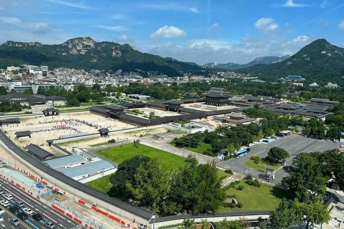 Half-Day Guided Walking Tour with Palace Entry