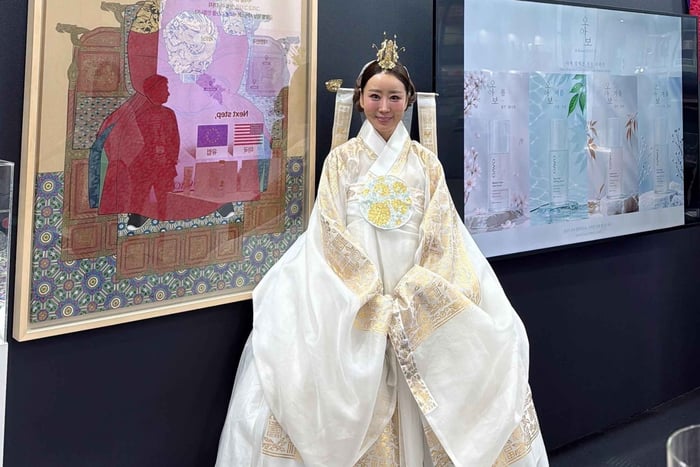 Hanbok Experience and Korean Crafts Workshop