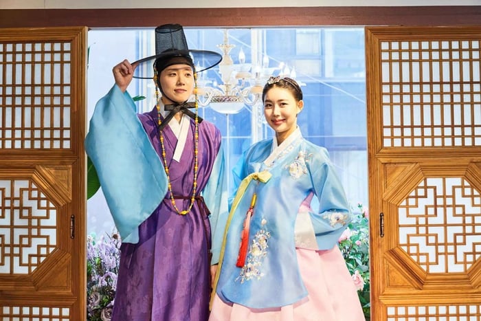 Hanbok & K-Drama Costume Experience Myeongdong
