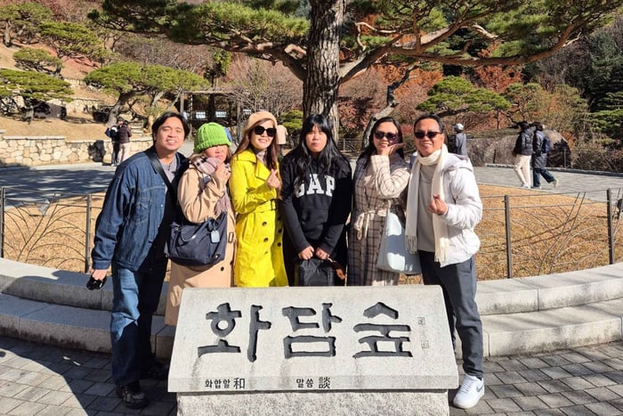 Incheon: Layover Tour with Hwadam Forest & Folk Village