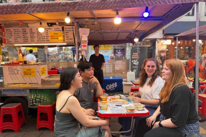Jongno 3-Ga and Ikseon-Dong Tour with Street Food