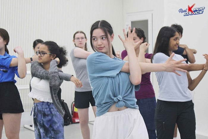K-Pop-Tanzkurs (CNN- und BBC-Bericht / Olympia-Einladung)