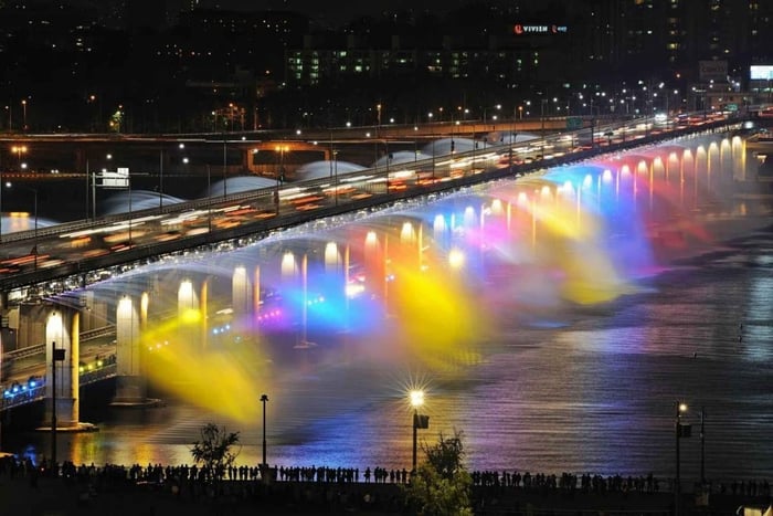 Moonlight Rainbow Fountain Show Night Private Tour