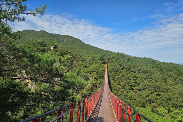 Paju Mt. Gamaksan Hike and Gloucester Monument