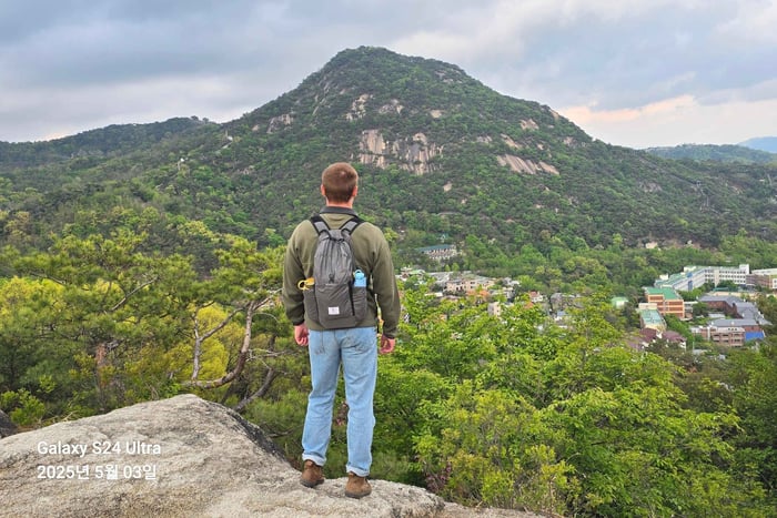 Seoul City Wall Trekking Tour