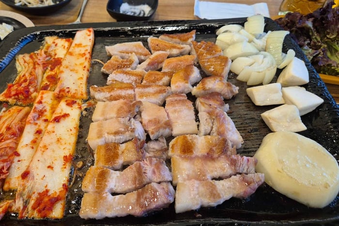 Seoul Korean BBQ & Traditional Drinking Culture Experience