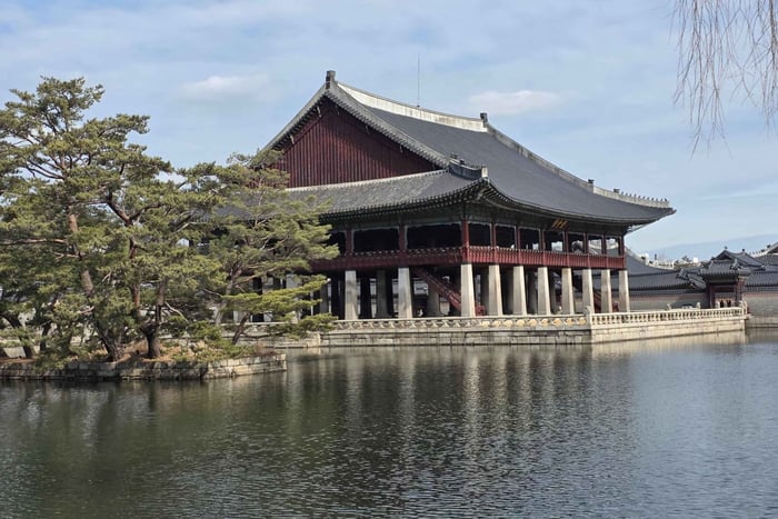 Seoul Private Walking Tour along the King's Path