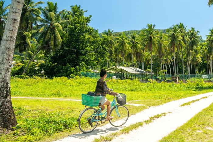 From Mahé: La Digue Boat Trip with Bike Rental