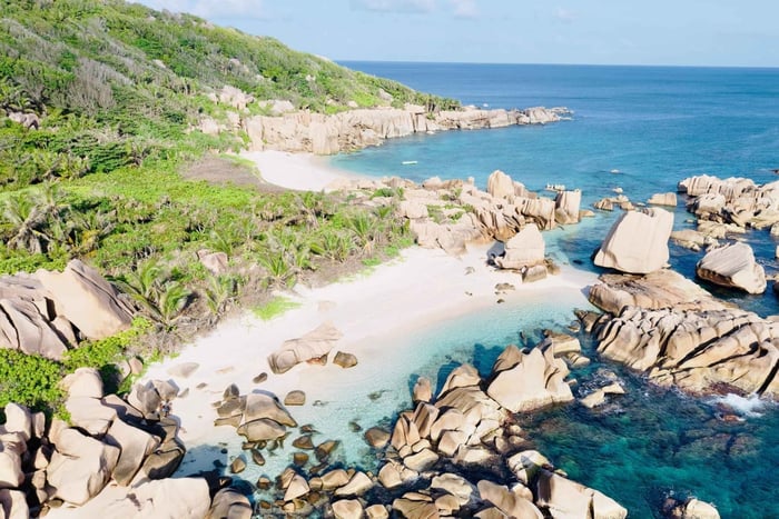 La Digue: Anse Marron Guided Hike & Natural Pools