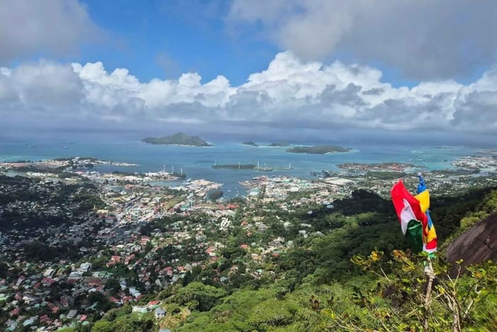 Mahé: Dan Gallas Nature Trail Guided Hike with Transfer