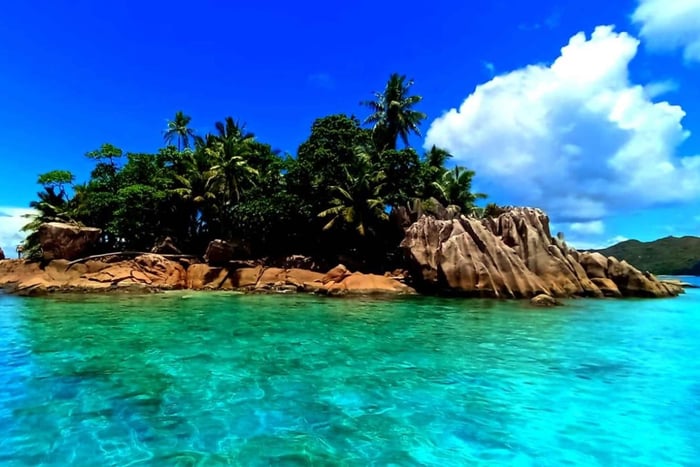 Praslin: Curieuse & St Pierre Island Day Trip with Barbecue