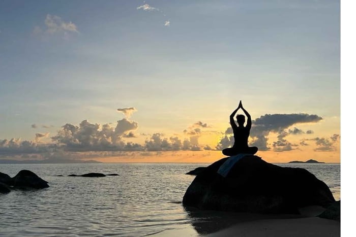 Praslin: Yoga-Stunde und anschließend Besichtigung des Vallée de Mai mit einem Guide vor Ort