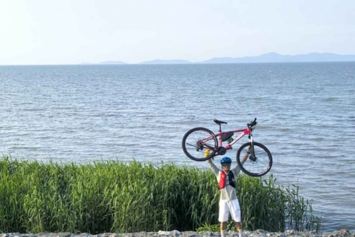 Dianshan & Yuandang Lake 100km Bike Tour Day Trip