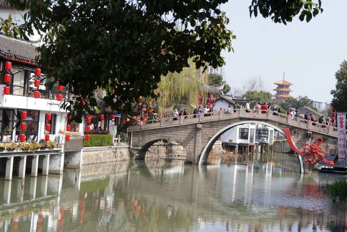 Food Tour in Qibao Water Town with TCM Massage